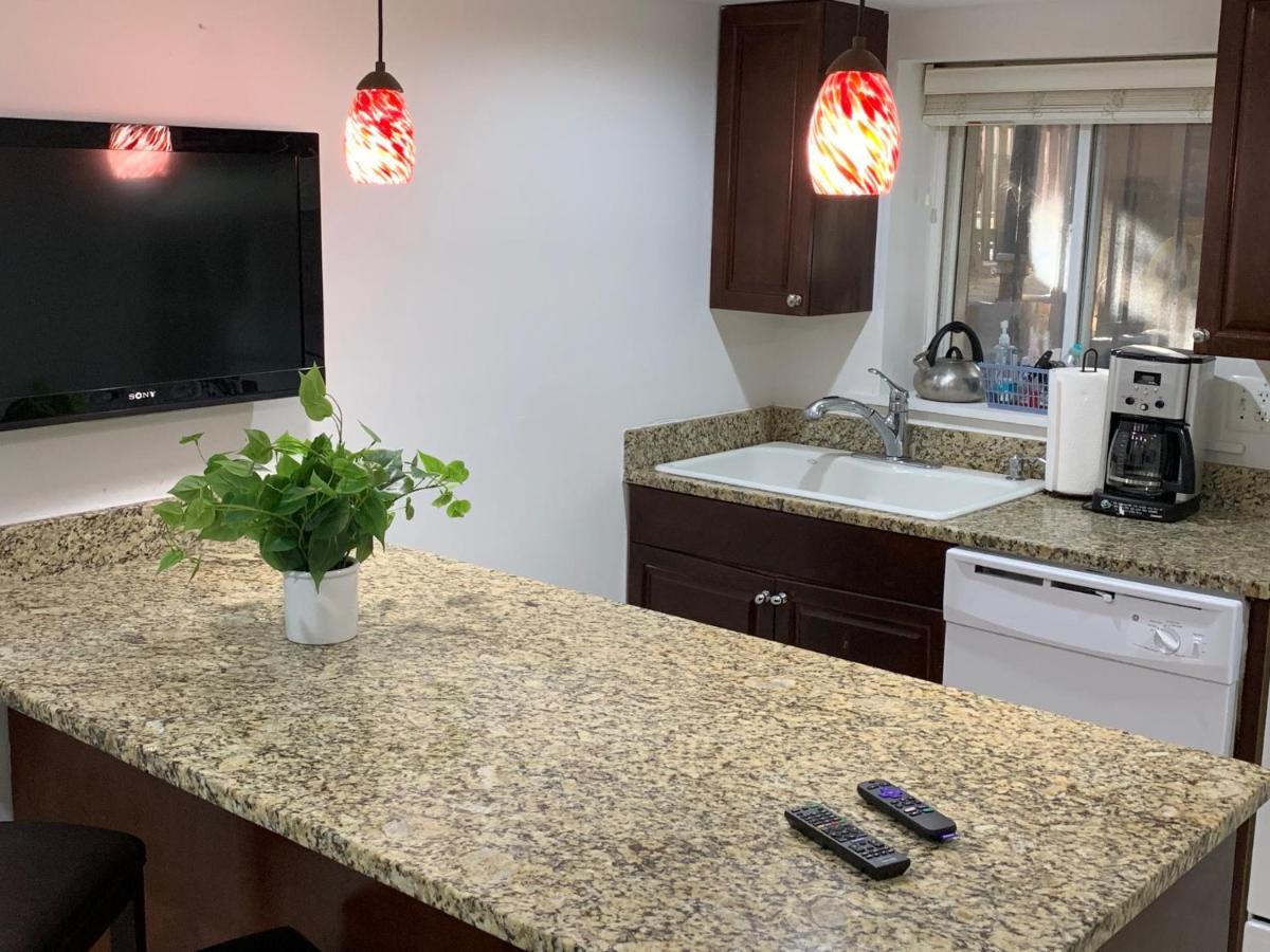 Renovated English Basement 2Bdrm Home Near Metro Washington Eksteriør billede